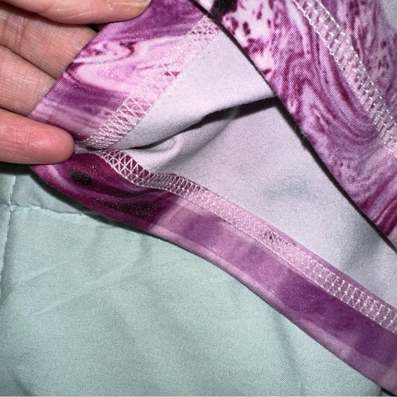 Effortless Classic Shorts- Purple marble size XS - Picture 2 of 6